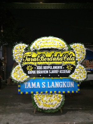 Papan Bunga Duka di Kamal Muara